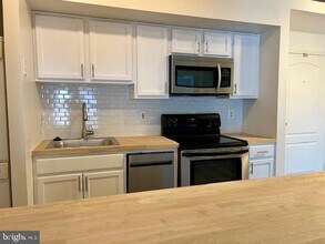 1211 S Eads St in Arlington, VA - Building Photo - Building Photo