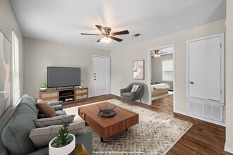 1009-1011-1011 Advance St in San Marcos, TX - Building Photo - Building Photo