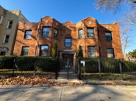 5756 N Campbell Ave in Chicago, IL - Building Photo