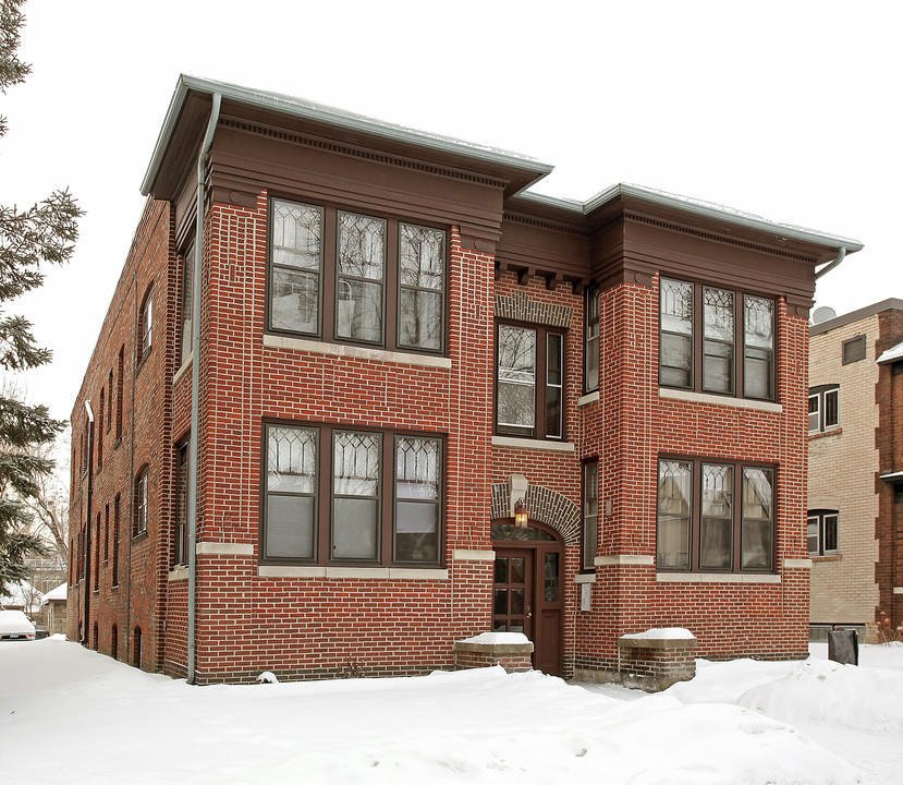 824 Grand Ave in St. Paul, MN - Building Photo