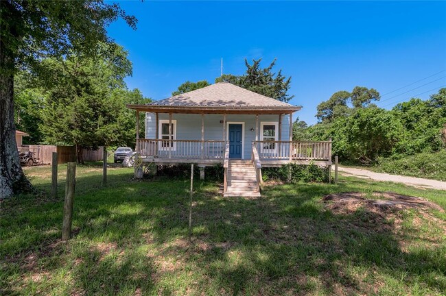 3210 Elks Dr in Huntsville, TX - Building Photo - Building Photo