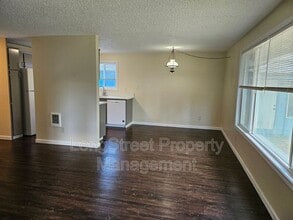 14171 SW Allen Blvd in Beaverton, OR - Building Photo - Building Photo
