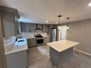 3 Cheshire Rd in Sharon, MA - Building Photo - Building Photo