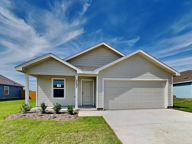 property at 3707 Longleaf Dr