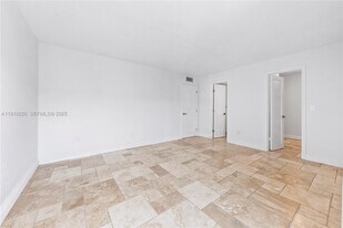 3642 NE 171 St in North Miami Beach, FL - Building Photo