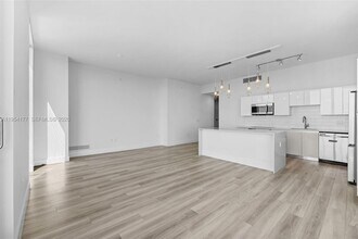 101 Diplomat Pkwy, Unit 2010 in Hallandale Beach, FL - Foto de edificio - Building Photo