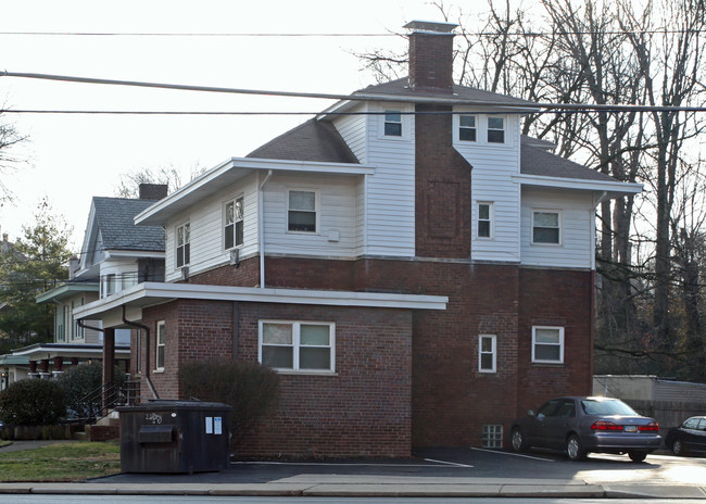 2301 East Hill Ave in Cincinnati, OH - Building Photo - Building Photo