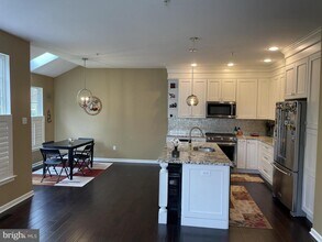 168 Fringetree Dr in West Chester, PA - Building Photo - Building Photo