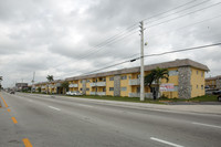 Okeechobee Villas in Hialeah, FL - Foto de edificio - Building Photo