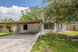 1307 Pecan Dr in Pasadena, TX - Building Photo - Building Photo