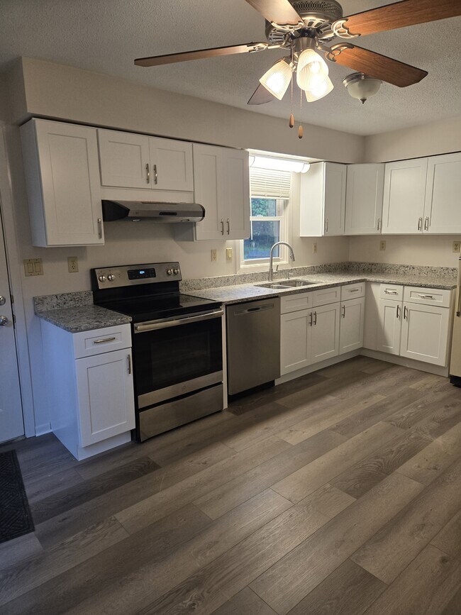 42 Old Fuller Rd in Chicopee, MA - Building Photo - Building Photo