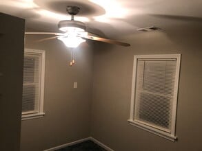 304 NE 8th St, Unit 304 NE 8th St. in Fulton, MO - Foto de edificio - Building Photo