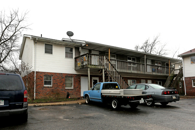 Elmwood Apartments in Boonville, IN - Building Photo - Building Photo