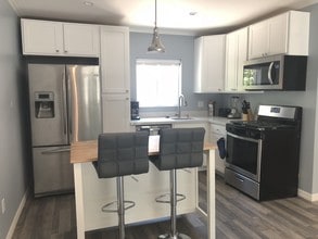 6331 Longridge Ave, Unit 00001-6805KA in Los Angeles, CA - Building Photo - Building Photo