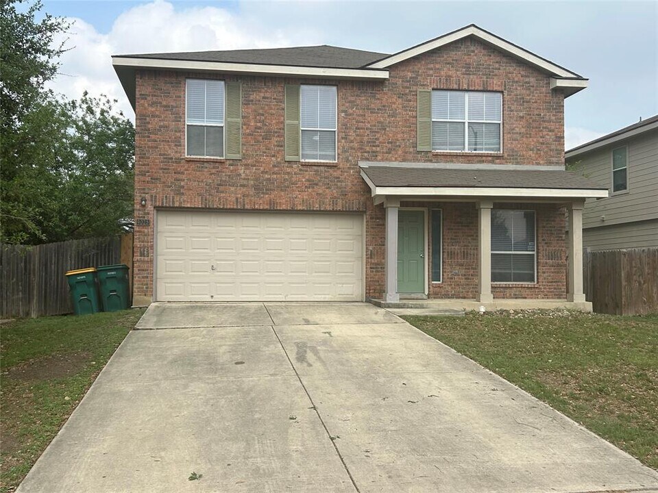 9025 Barkwood in Universal City, TX - Building Photo