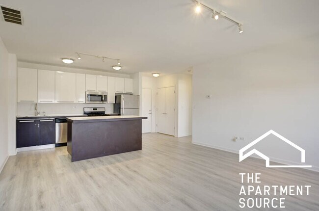 1544 W Glenlake Ave in Chicago, IL - Building Photo - Building Photo