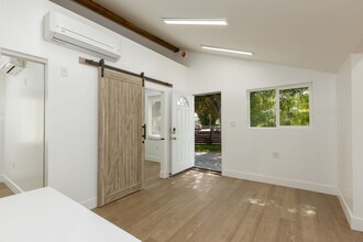 11458 Sophia Ave in Los Angeles, CA - Foto de edificio - Building Photo