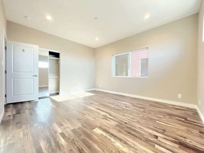 3258 Dundas St in Los Angeles, CA - Building Photo - Building Photo