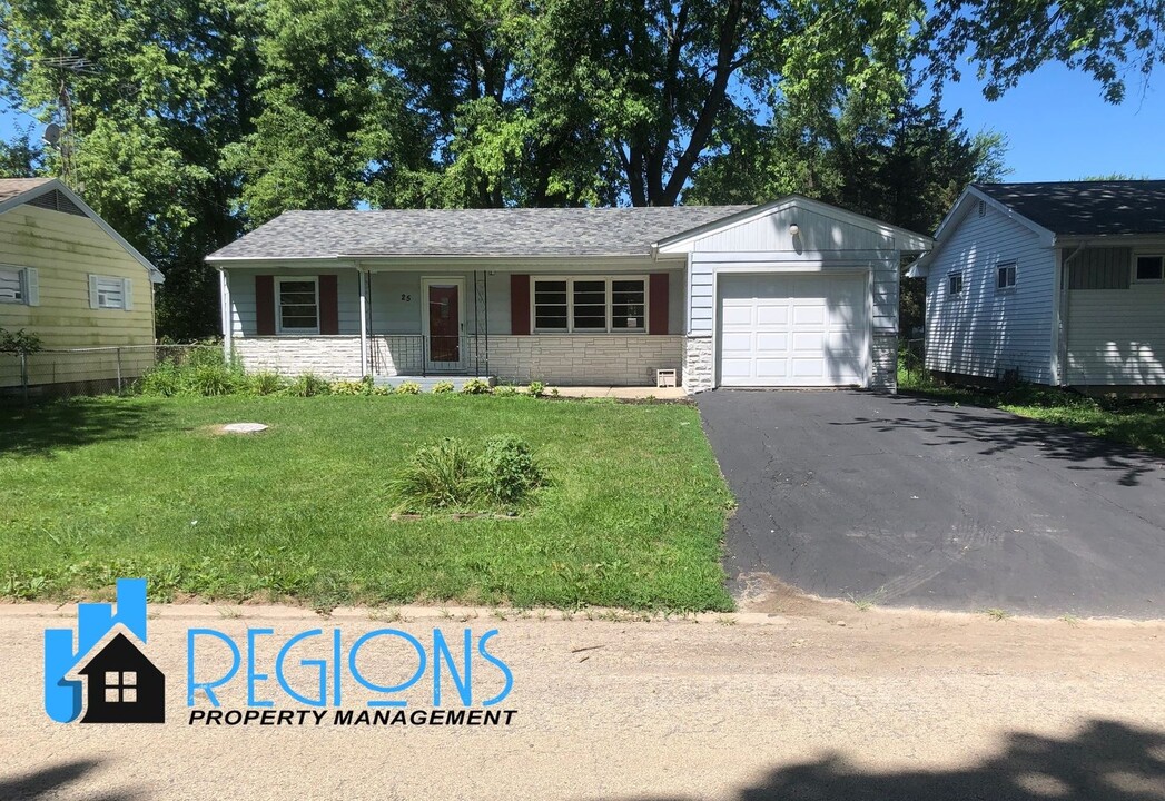 25 Delaine Dr in Normal, IL - Building Photo