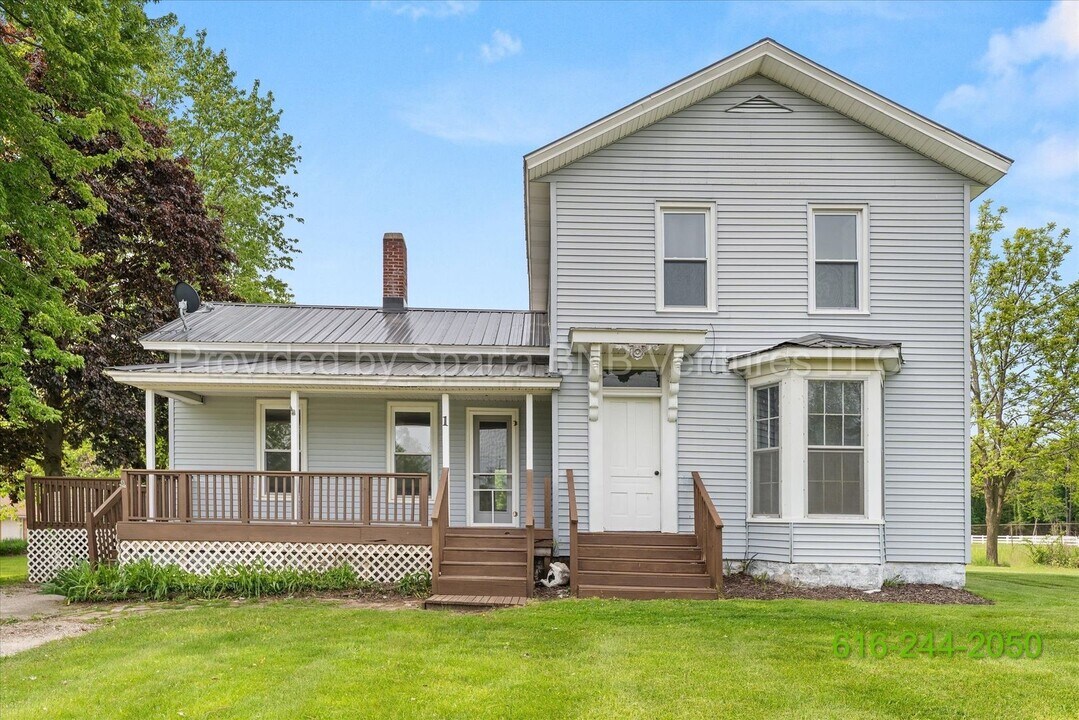 1720 State St in Marne, MI - Building Photo