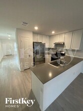 5163 Fowler Crst in Converse, TX - Foto de edificio - Building Photo