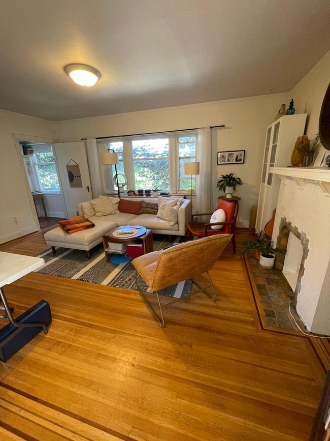 1086 W 10th Ave in Vancouver, BC - Building Photo - Building Photo
