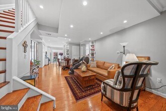 211 F St NE in Washington, DC - Building Photo - Building Photo