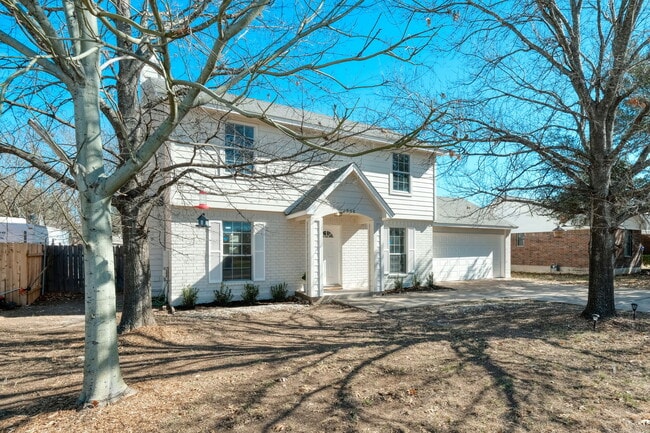 property at 2008 Clover Ln