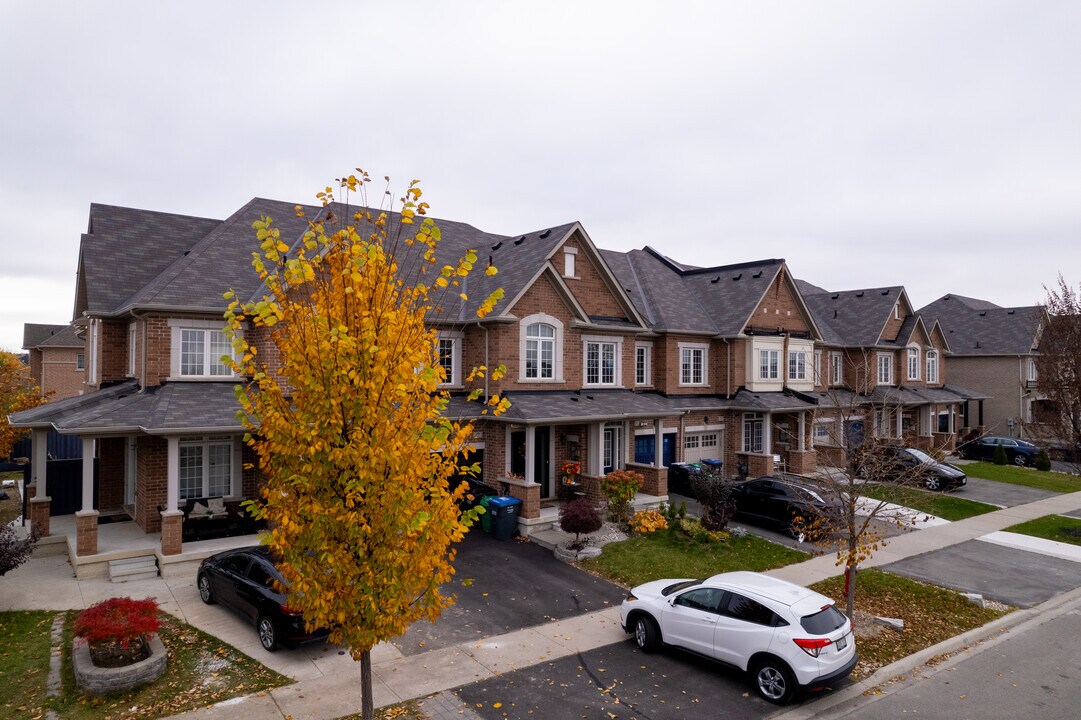 26 Zelda Rd in Brampton, ON - Building Photo