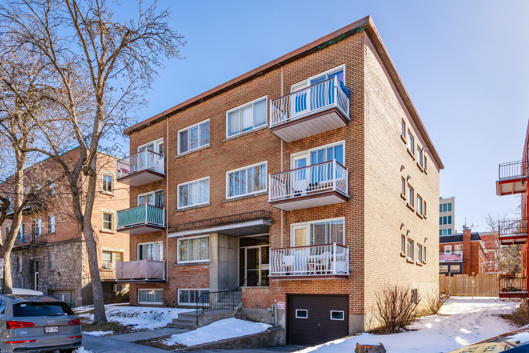 3740 Saint-Kévin Av in Montréal, QC - Building Photo