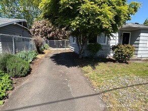 8053 SE Mill St in Portland, OR - Building Photo - Building Photo