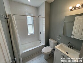 366 Highland Ave, Unit 3 in Somerville, MA - Building Photo - Building Photo