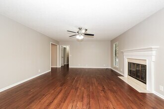 3933 Hillshire Dr in Nashville, TN - Building Photo - Building Photo