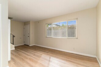 1072 Park Ave in Alameda, CA - Building Photo - Building Photo