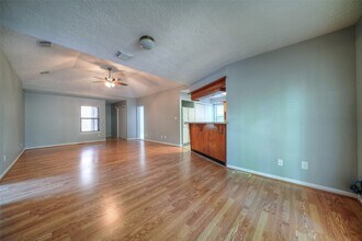 25 Shady Oak Ln in Conroe, TX - Building Photo - Building Photo