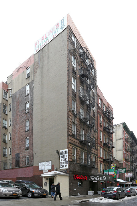 91-93 Baxter St in New York, NY - Building Photo