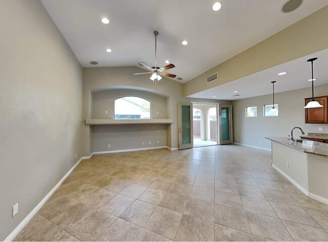 8124 Chimney Bluff St in North Las Vegas, NV - Foto de edificio - Building Photo