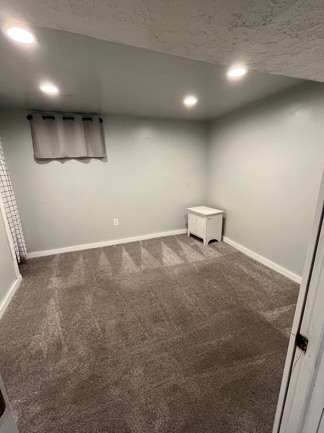 280 N Silver Star Dr in Salt Lake City, UT - Building Photo - Building Photo