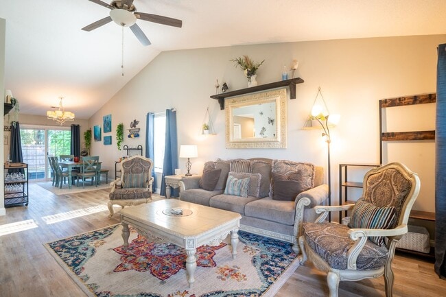 819 Brewster Ln in Wilmington, NC - Building Photo - Building Photo