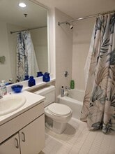 193 Oak St in Newton, MA - Foto de edificio - Building Photo