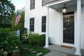 23 Howard St in Sag Harbor, NY - Building Photo - Building Photo