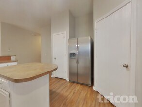 810 Forest Hillside Ln in Houston, TX - Foto de edificio - Building Photo