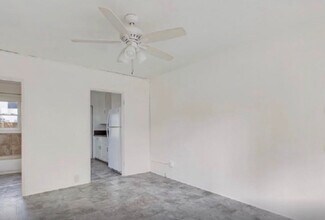 Sage House Apartments in San Diego, CA - Building Photo - Building Photo