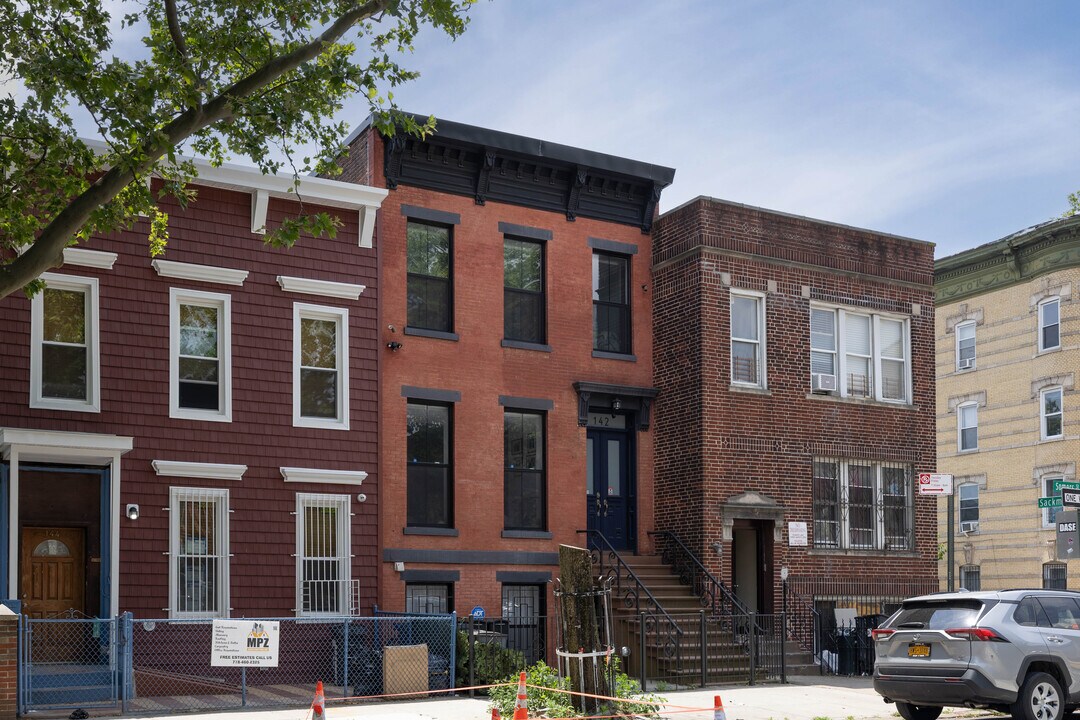 142 Somers Street in Brooklyn, NY - Building Photo