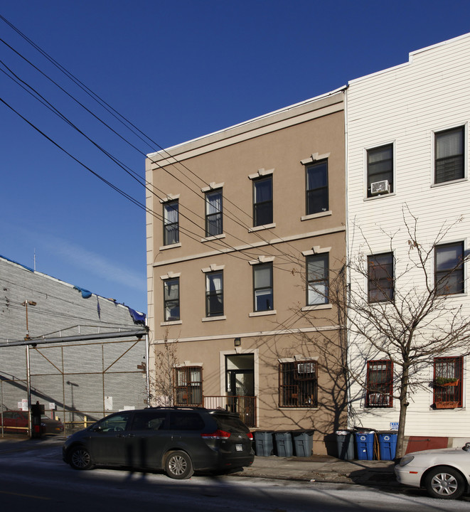 20 Morgan Ave in Brooklyn, NY - Building Photo