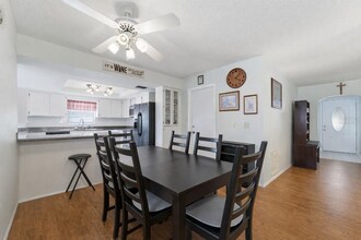 8164 Pagoda Dr in Spring Hill, FL - Foto de edificio - Building Photo