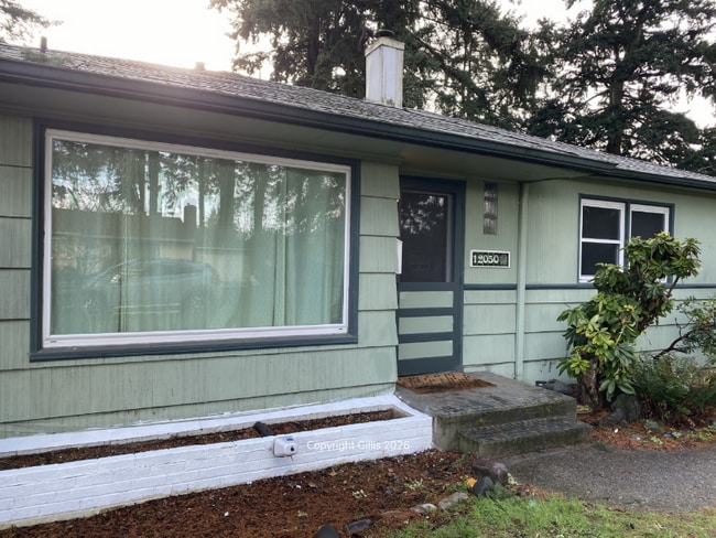 12050 NE Broadway in Portland, OR - Foto de edificio - Building Photo