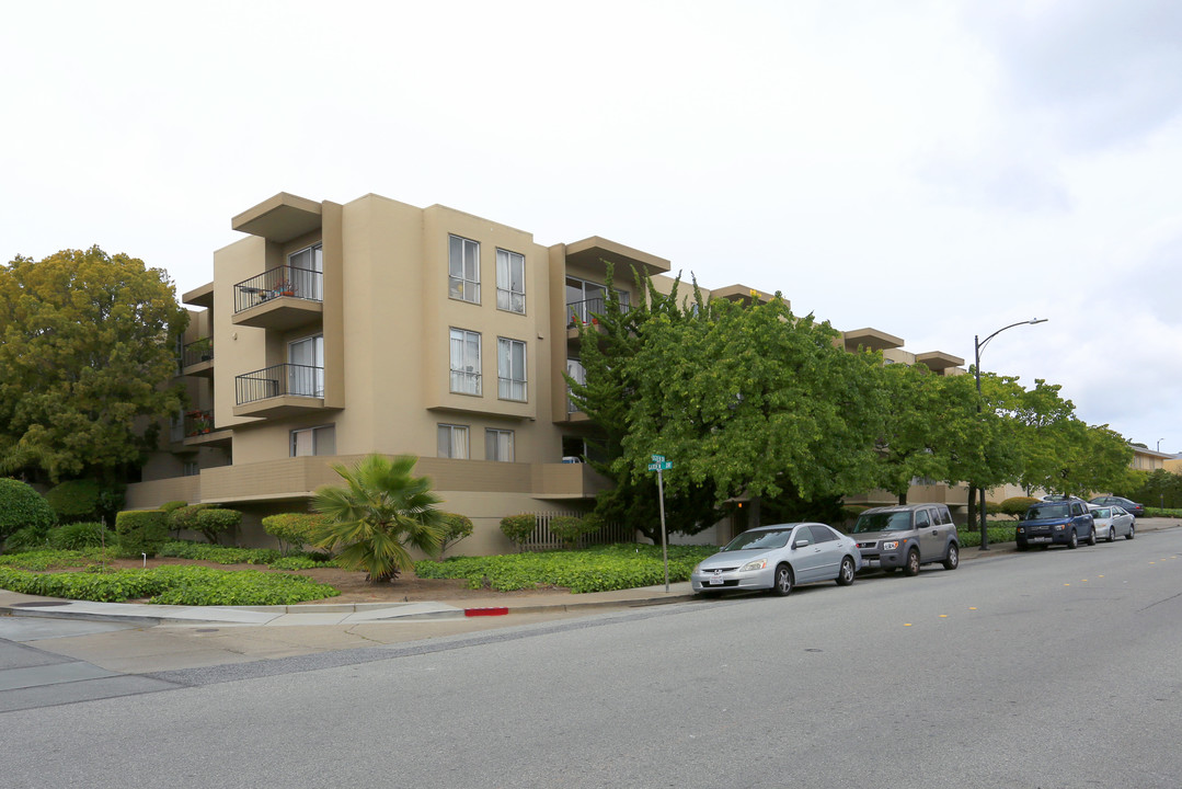 The Lamplighter Apartments in Burlingame, CA - Building Photo