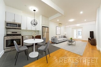 LUXURY LOFT in Queens! in Queens, NY - Building Photo - Building Photo