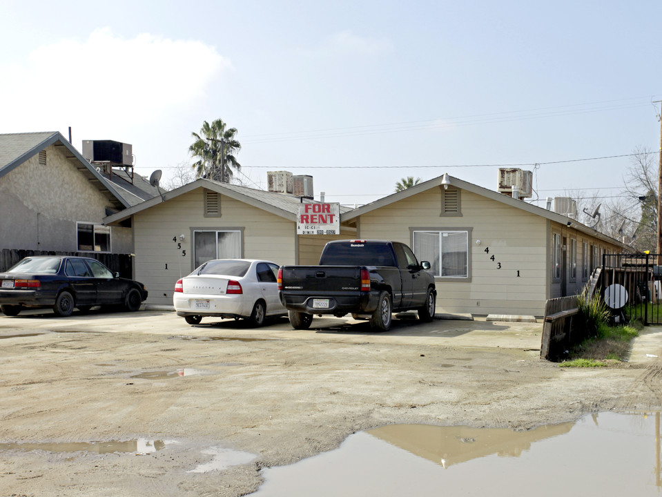 455 Hamlin Rd in Tipton, CA - Foto de edificio